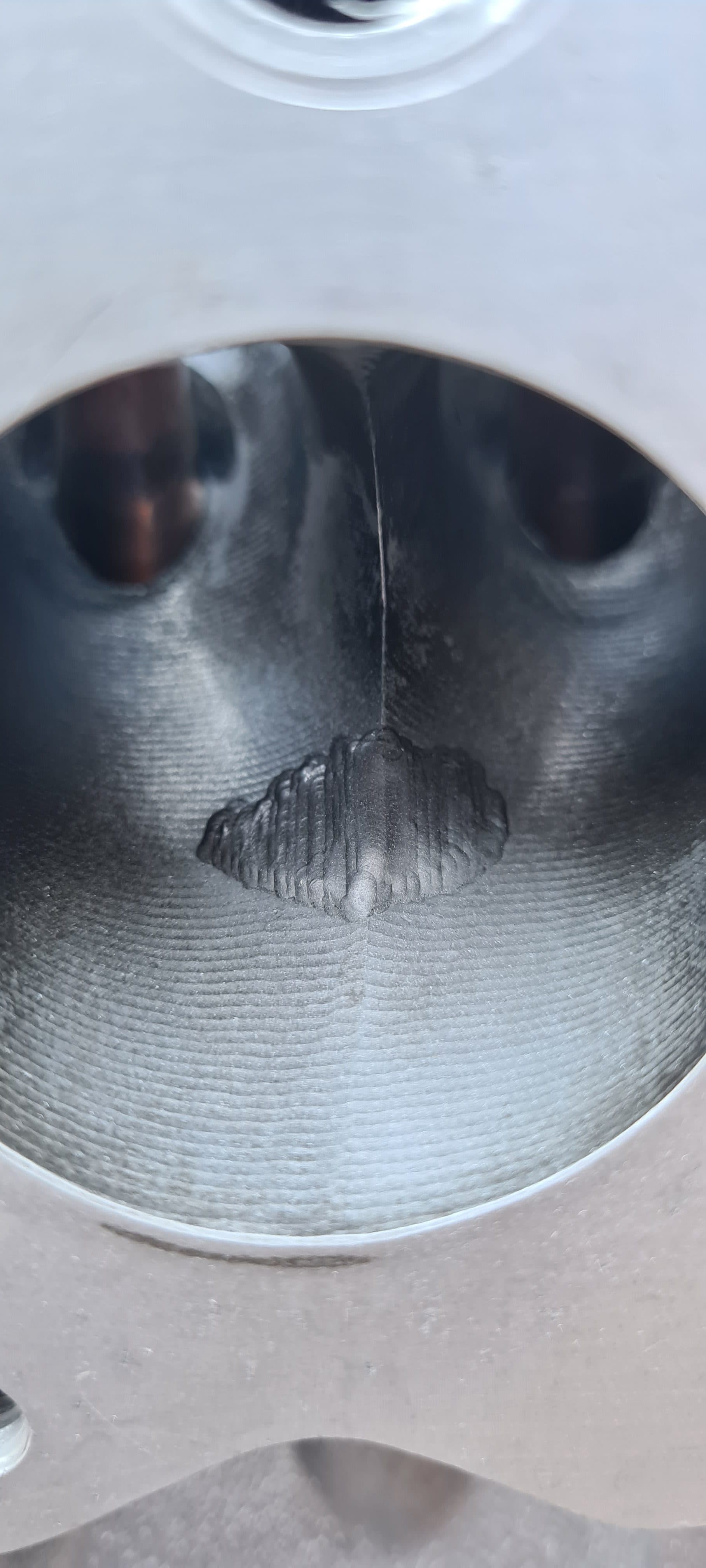 Laser weld seams on repaired port walls of a cylinder head