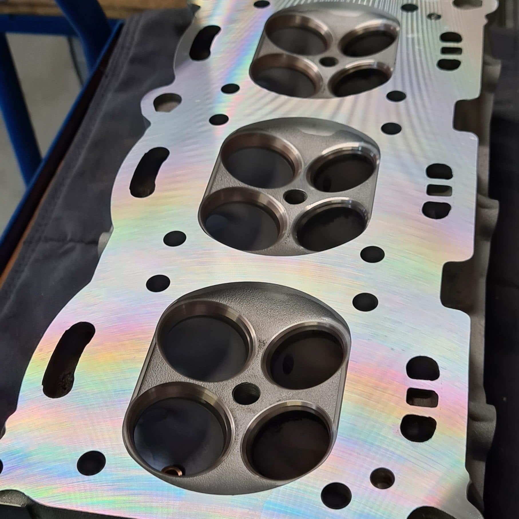 Surface-machined combustion chamber of a cylinder head after machining