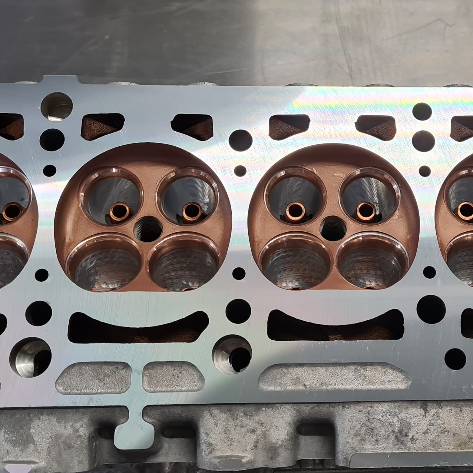 Ceramic-coated combustion chambers on a cylinder head