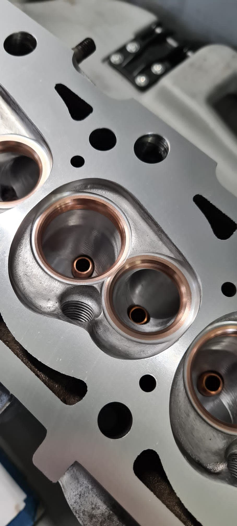Custom-made valves with springs and retainers, a special fabrication